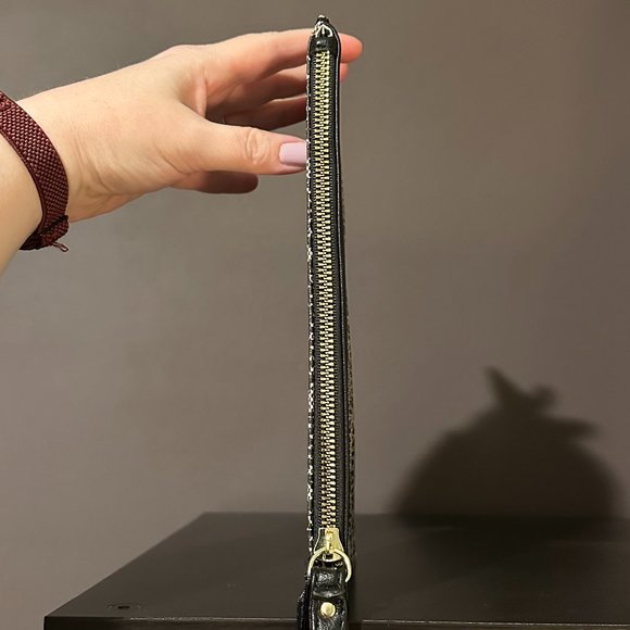 Juicy Couture Shout It Out Wristlet - Picture 5 of 11